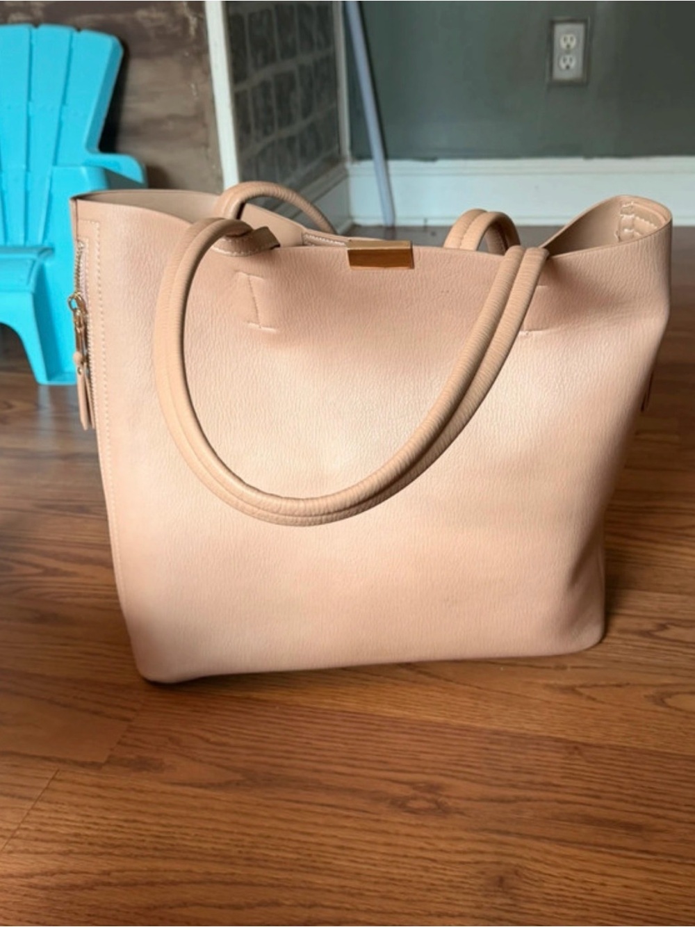 Women’s Tote Bag in Light Beige - Minimal Chic